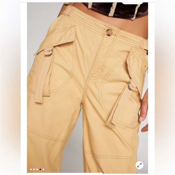 UO x Kimchi Blue Deena Khaki Utility Cargo Capri Pants - Picture 4 of 5